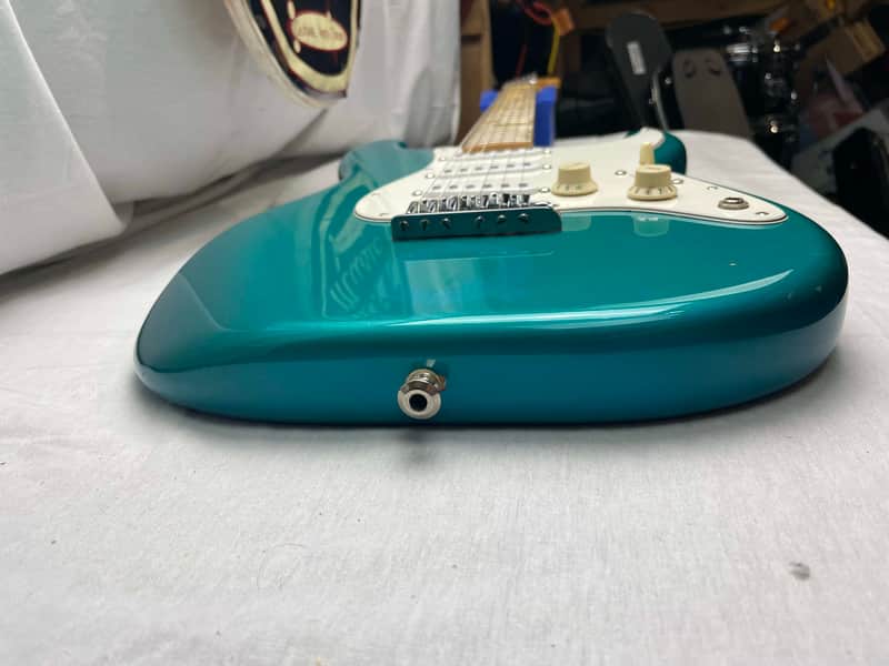 Fender PARTS Stratocaster - 1999 American Deluxe neck on 1983 Dan Smith-era Standard Strat body with Case - Image 9
