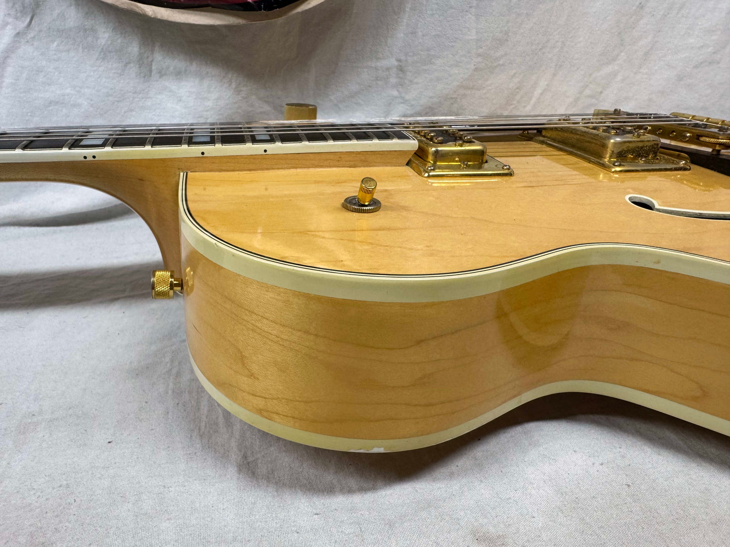 Gretsch Country Club Model 7576 Singlecut Hollowbody Guitar with Case 1979