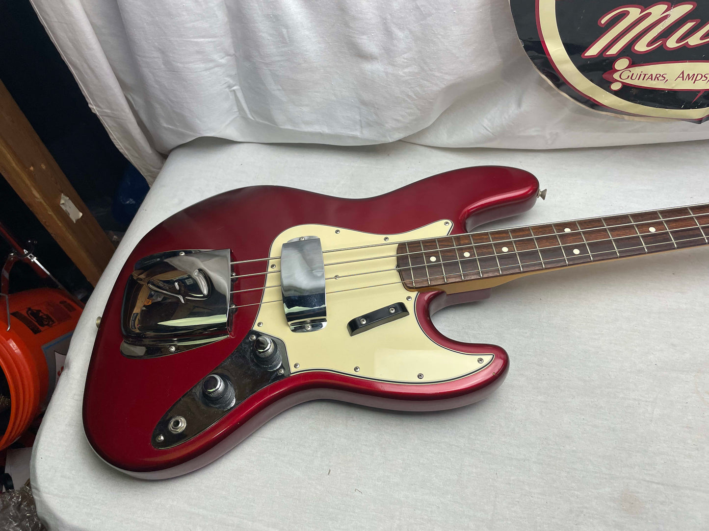 Fender American Jazz Bass '62 Reissue 4-string J-bass with Case 1989 - s/n V042407 with 1982 or 1988 Harness - Candy Apple Red / Rosewood fingerboard