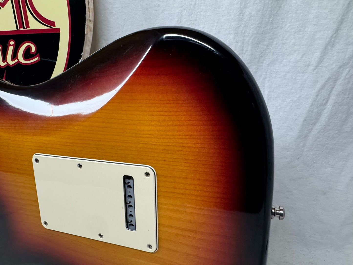 Fender American Stratocaster Guitar with Case 2000 - 3-Color Sunburst / Rosewood fingerboard
