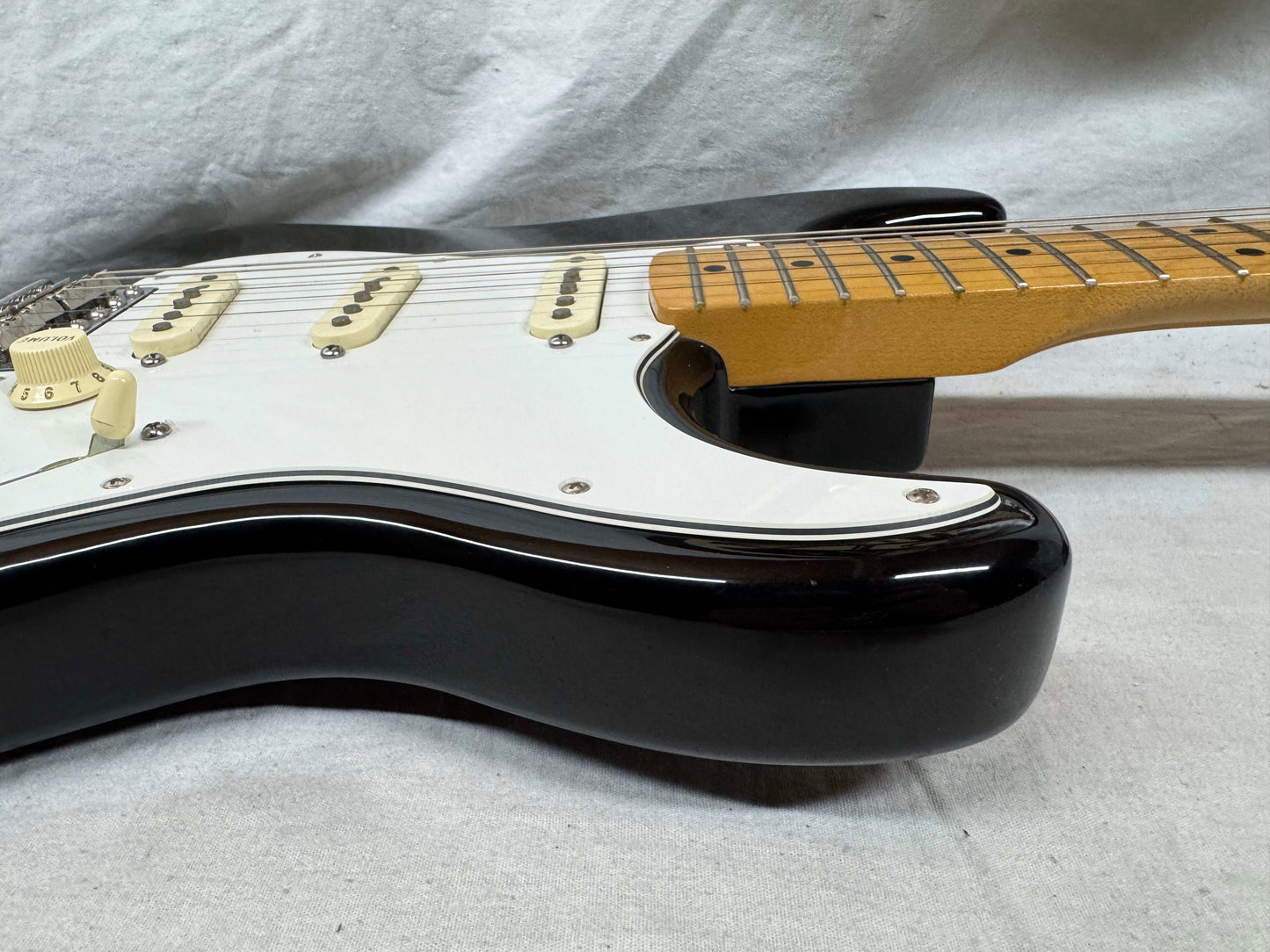 Fender Jimi Hendrix Stratocaster Guitar 2015 - Black / Maple neck