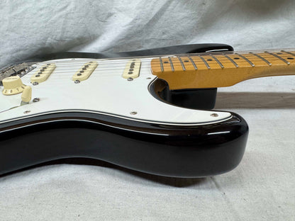 Fender Jimi Hendrix Stratocaster Guitar 2015 - Black / Maple neck