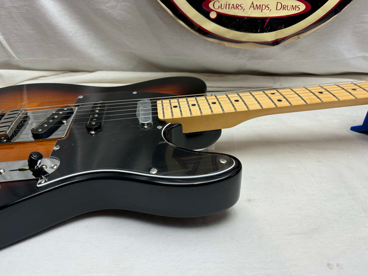 Fender Deluxe Nashville Telecaster Guitar 2020 - 2-Color Sunburst / Maple neck