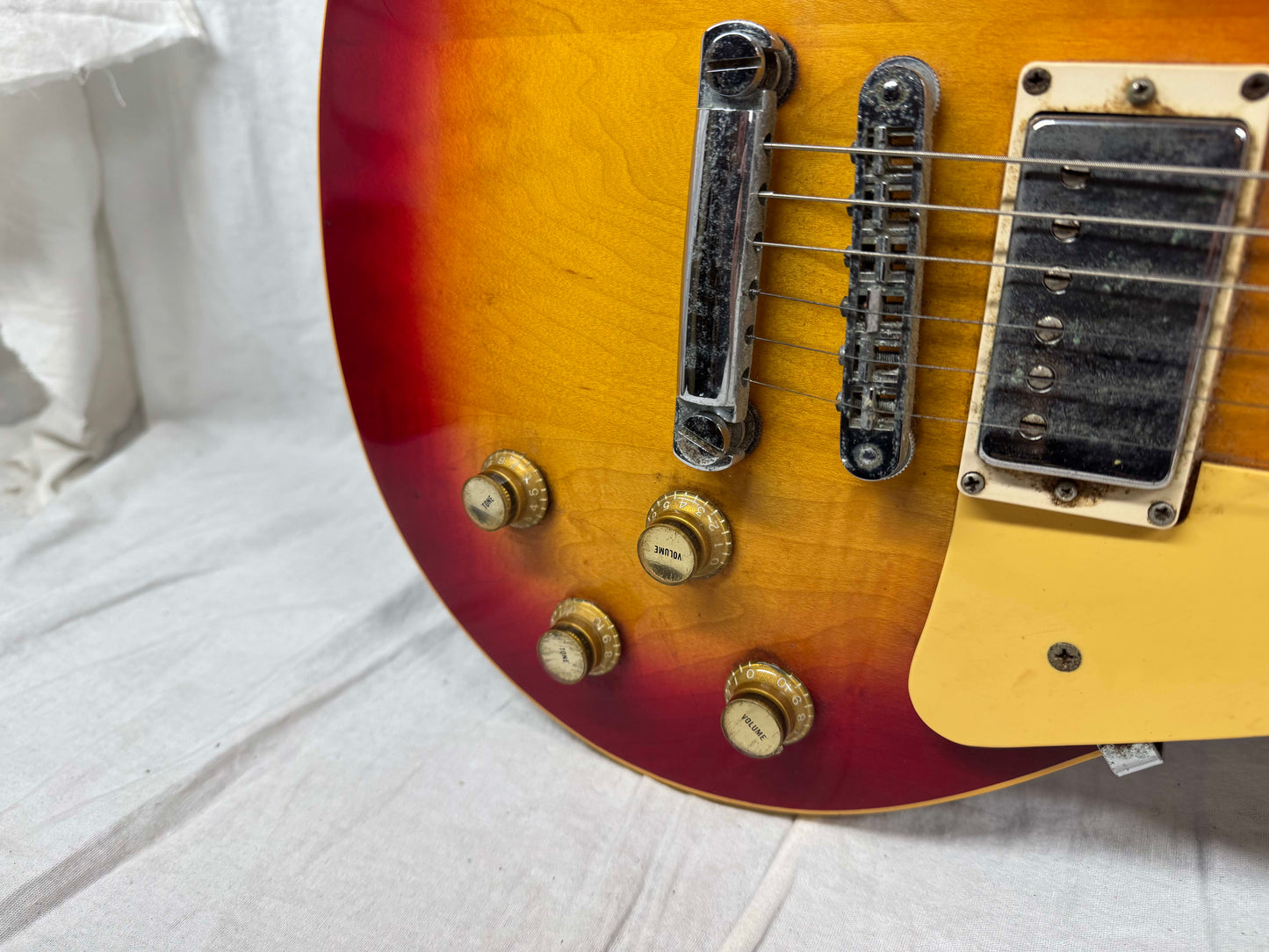 Gibson Les Paul Standard Guitar with Case 1979 - Cherryburst