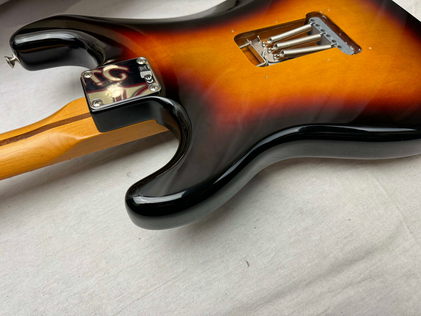 Fender Deluxe Roadhouse Stratocaster Guitar 2008 - Brown Sunburst / Maple neck