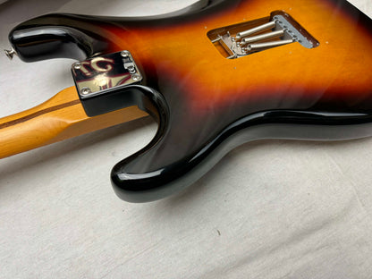 Fender Deluxe Roadhouse Stratocaster Guitar 2008 - Brown Sunburst / Maple neck