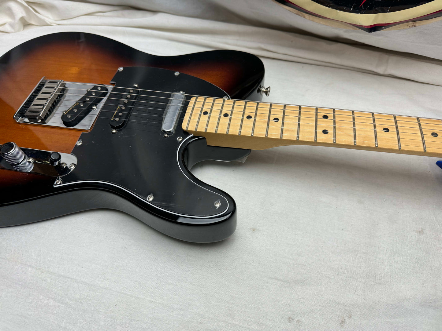 Fender Deluxe Nashville Telecaster Guitar 2020 - 2-Color Sunburst / Maple neck