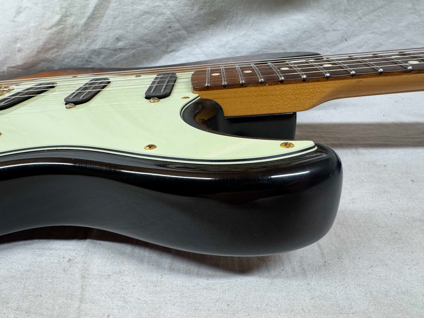Fender USA SRV Stevie Ray Vaughan Signature Stratocaster Guitar with DiMarzio Hot Rails pickups + Case 1994 - 3-Color Sunburst / Pau Ferro fingerboard