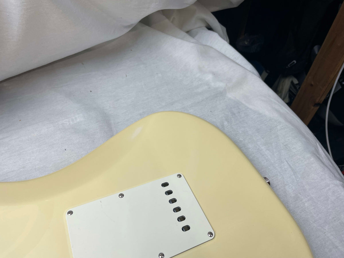 Fender American Standard Stratocaster Guitar with Lace Sensor pickups + Case 2005 - Buttercream or Honey Blonde or Yellow White / Maple neck