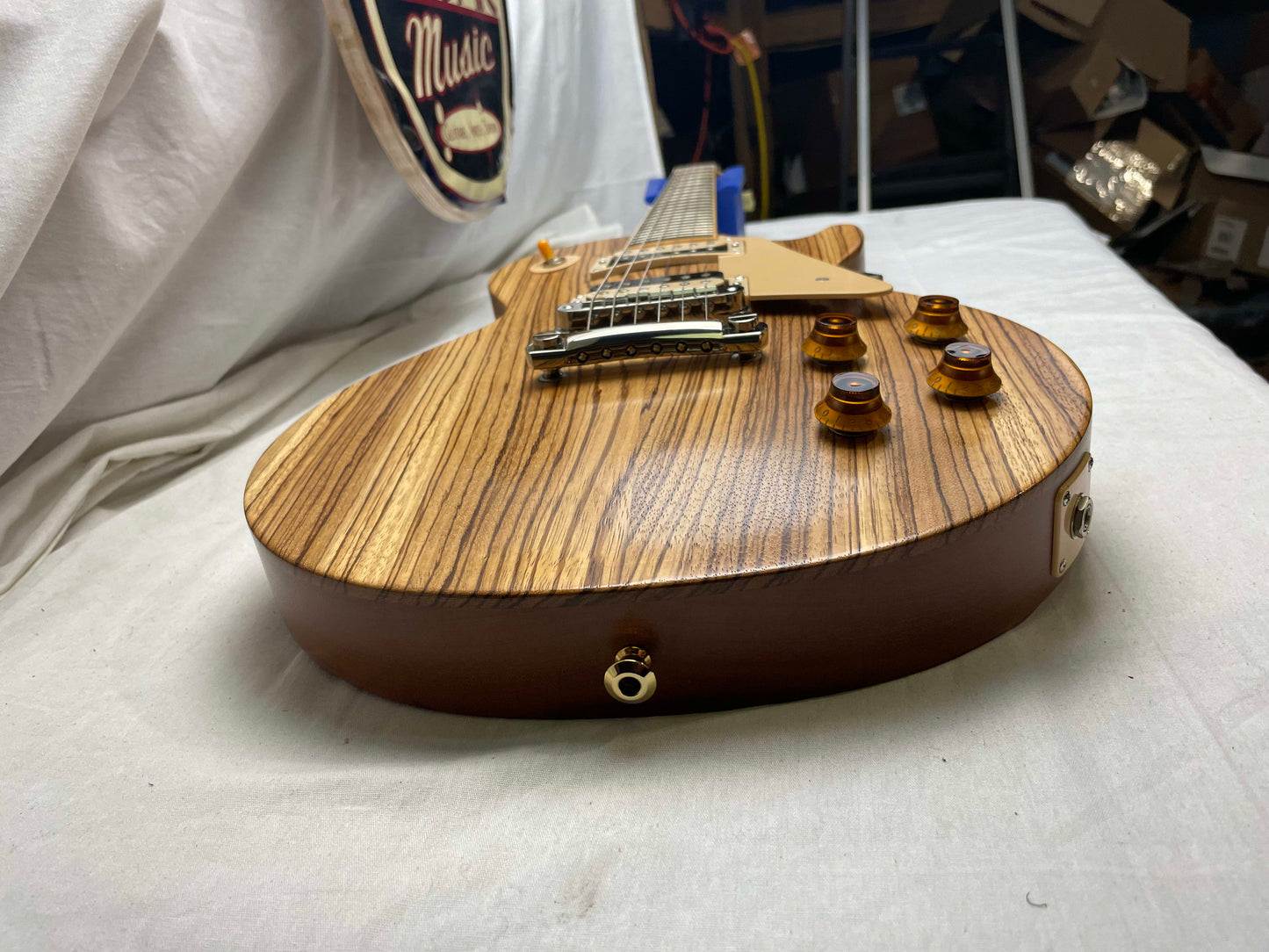 Gibson 2007 GotW Guitar Of The Week #19 Les Paul Classic Guitar Zebrawood with Case - Classic Antique