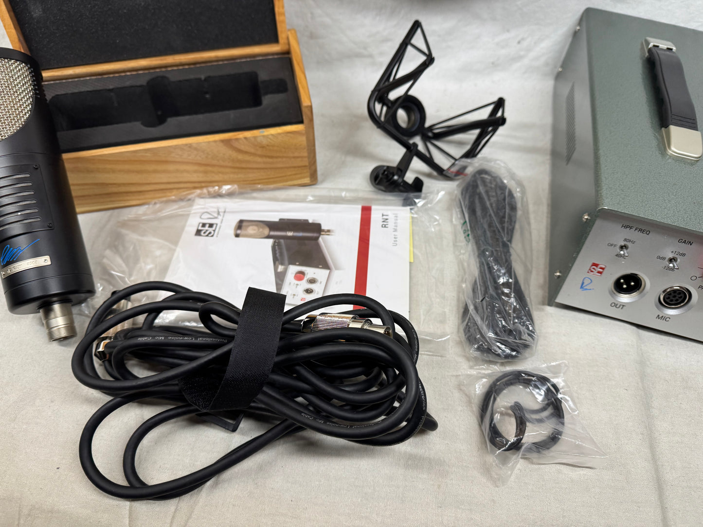sE Electronics SNT Condenser Microphone with Power Supply + Mount + Case