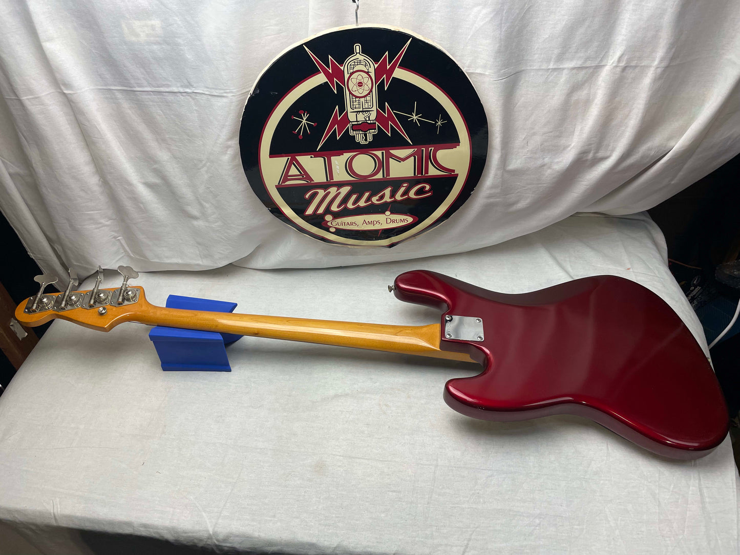 Fender American Jazz Bass '62 Reissue 4-string J-bass with Case 1989 - s/n V042407 with 1982 or 1988 Harness - Candy Apple Red / Rosewood fingerboard