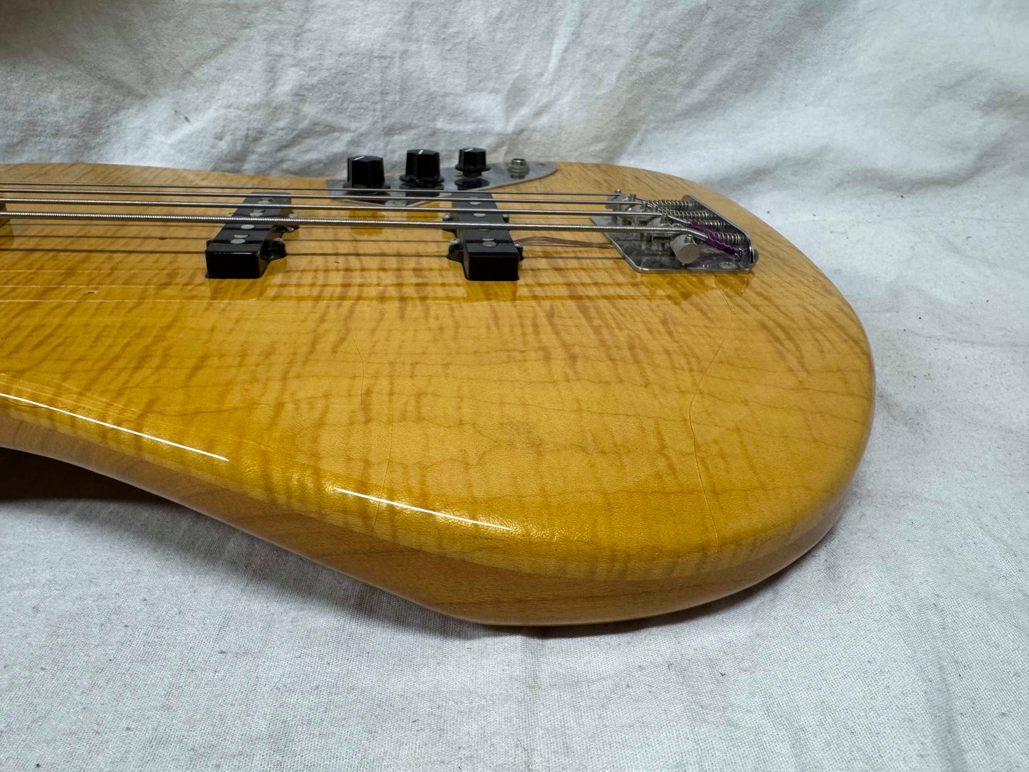 Fender Jazz Bass 4-string J-Bass - photo - Foto Flame - MIJ Made In Japan 1994 - 1995