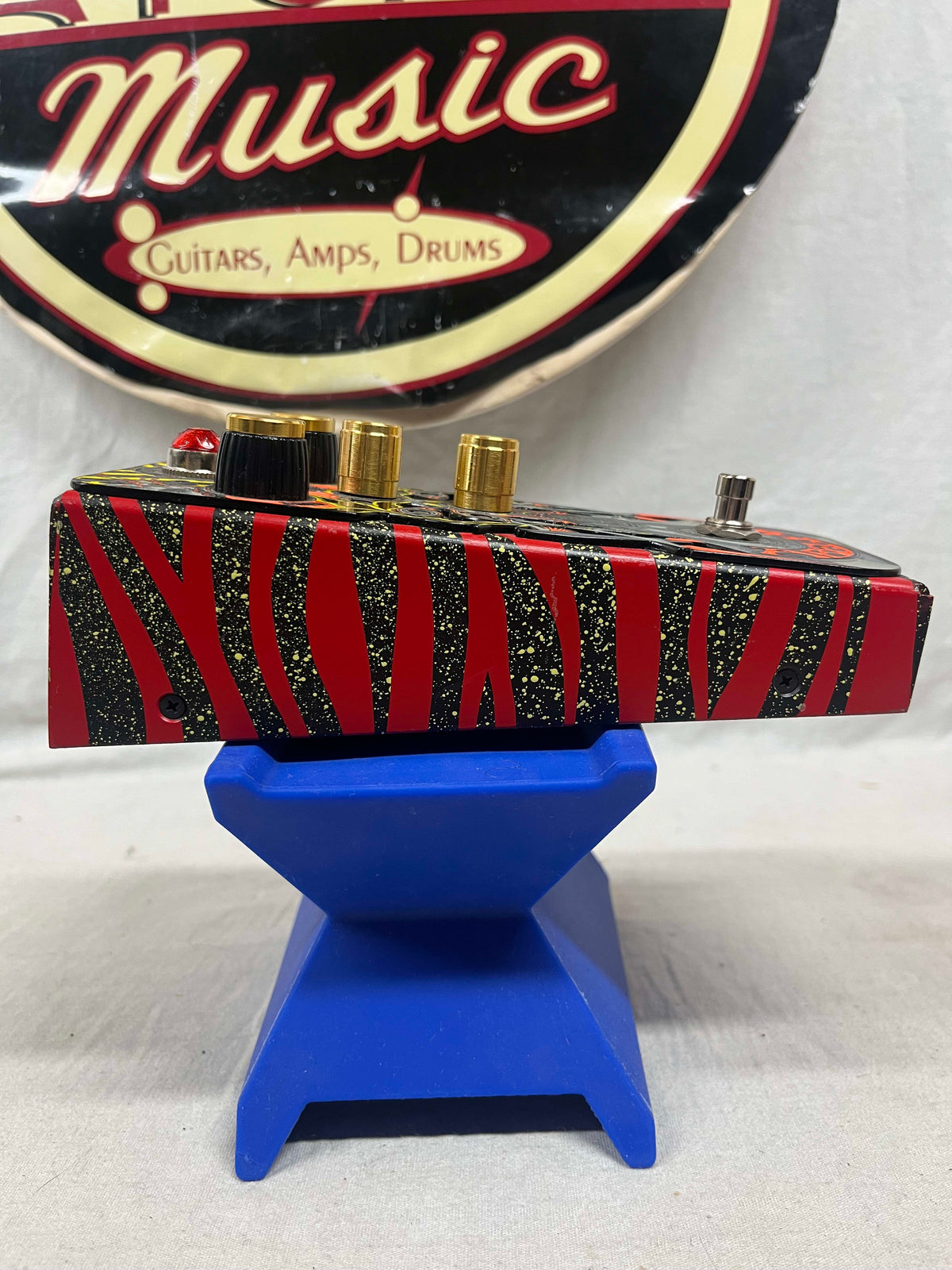 Beetronics Custom Shop Abelha Tropical Fuzz Pedal with Box