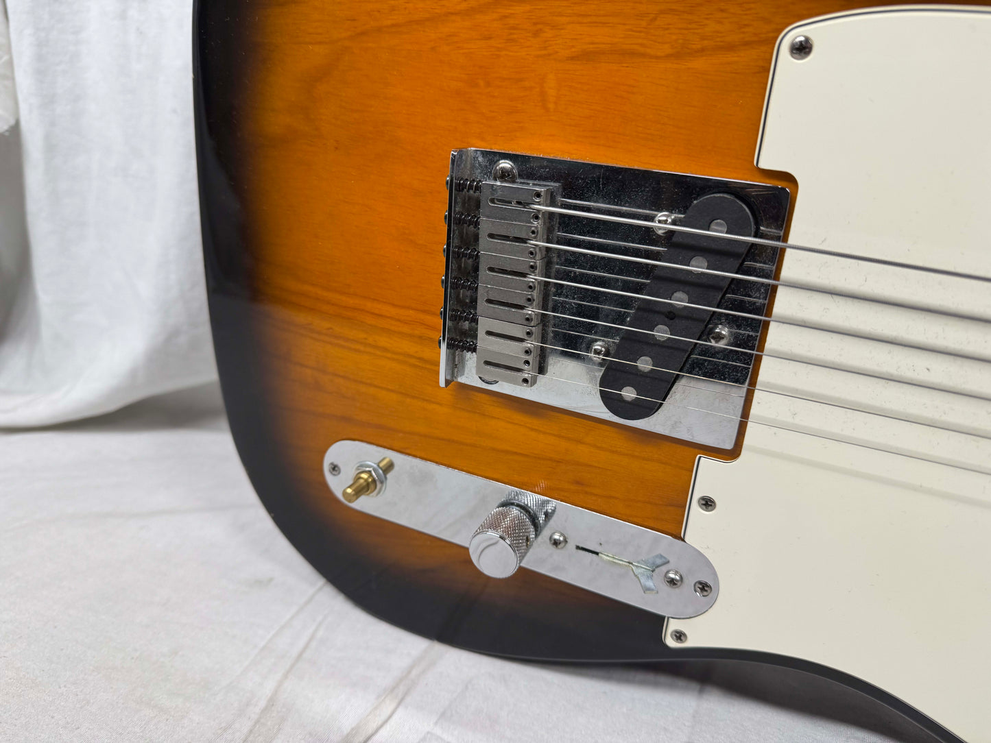 Fender American Telecaster Guitar 2001 - 2-Color Sunburst / Maple neck