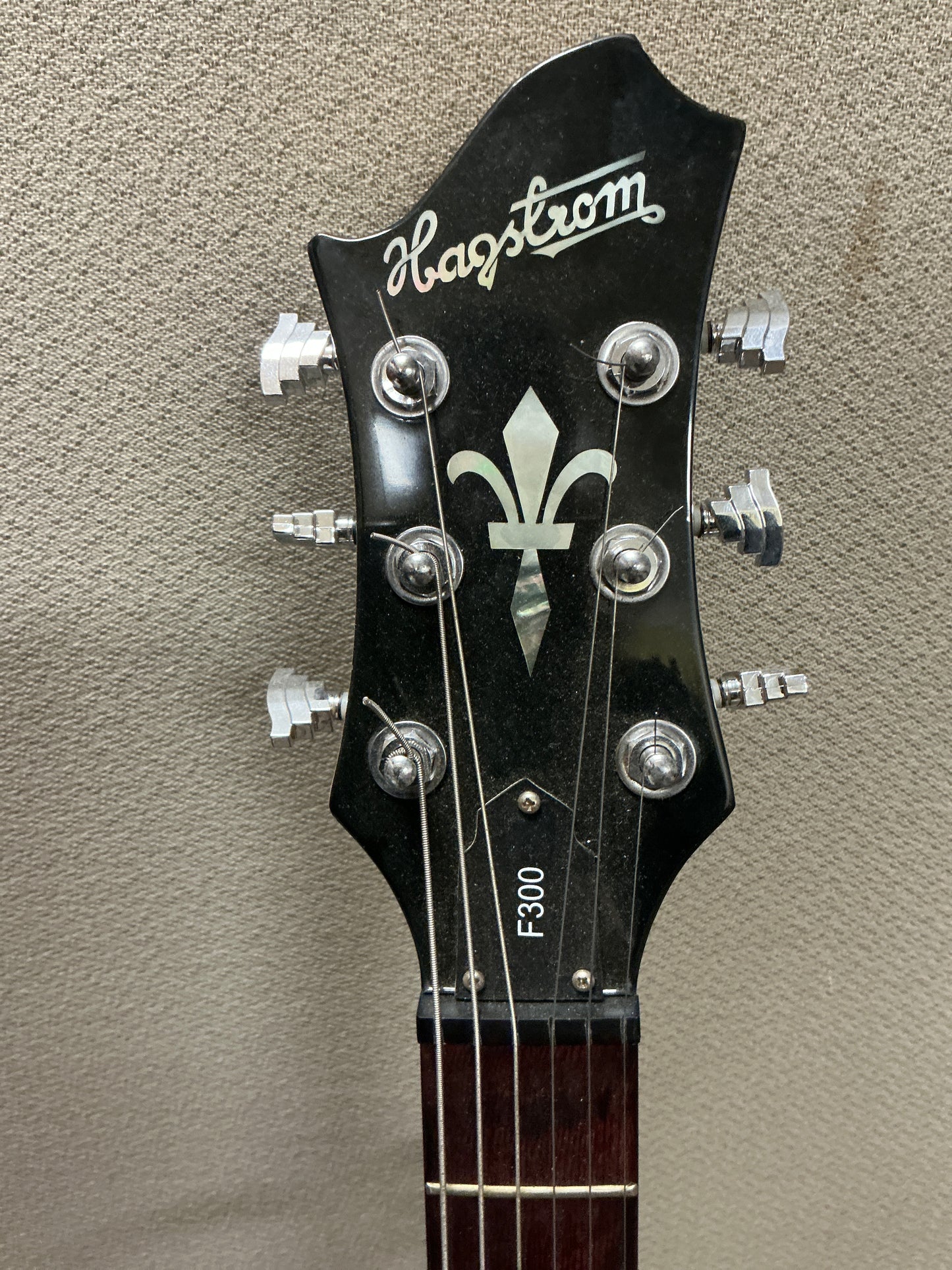 Hagstrom F300 Guitar