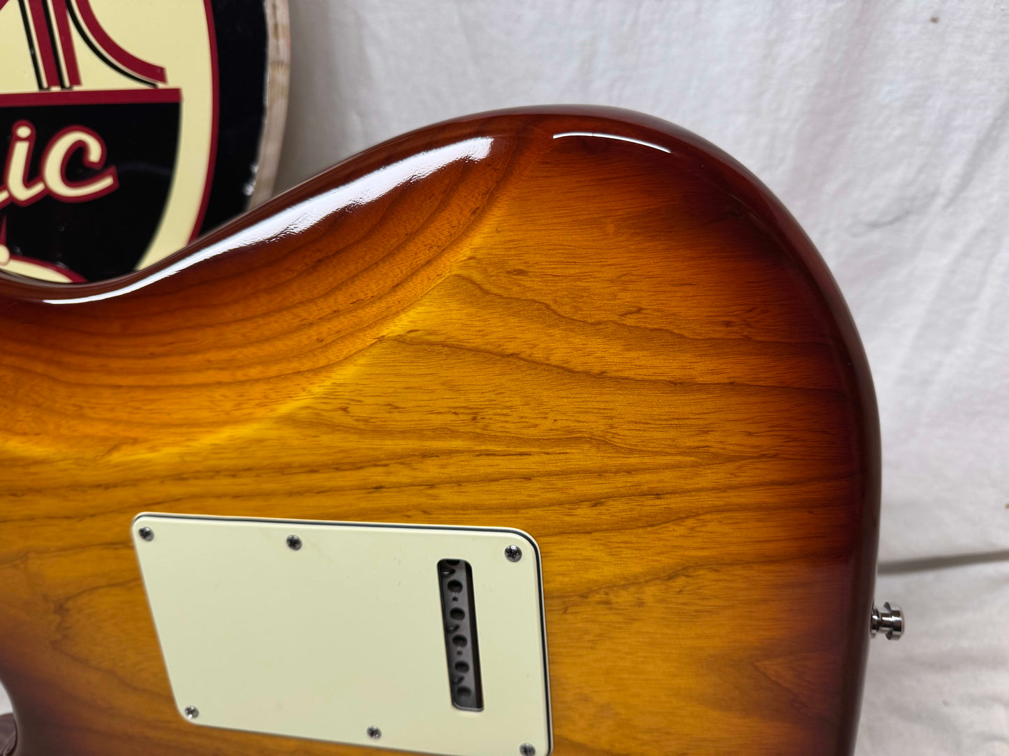 Fender American Deluxe Ash Stratocaster Guitar with Case 2010 - Tobacco Sunburst / Maple neck