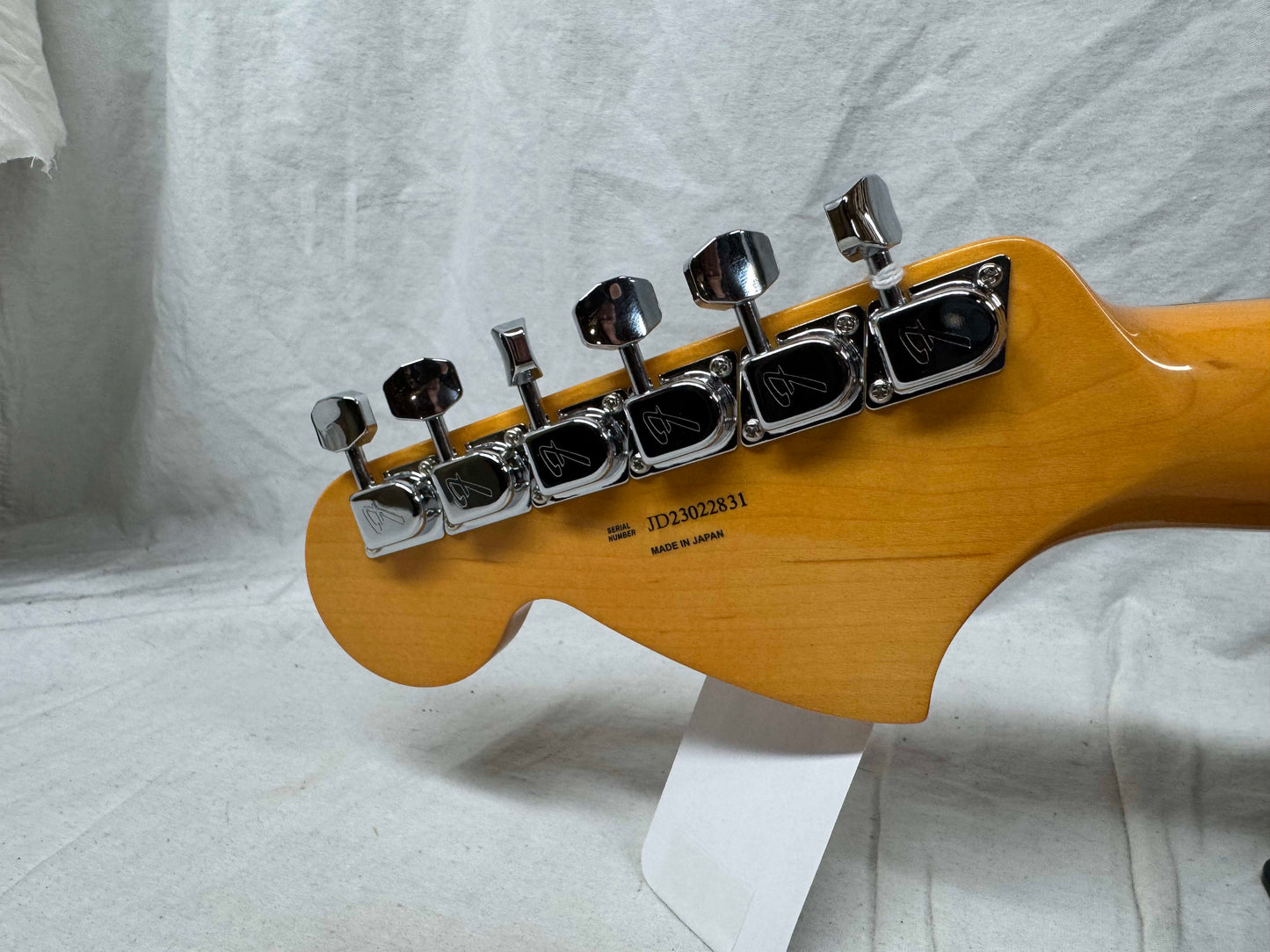 Fender Traditional '60s Stratocaster Guitar - MIJ Made In Japan 2023 - Lake Placid Blue / Rosewood fingerboard