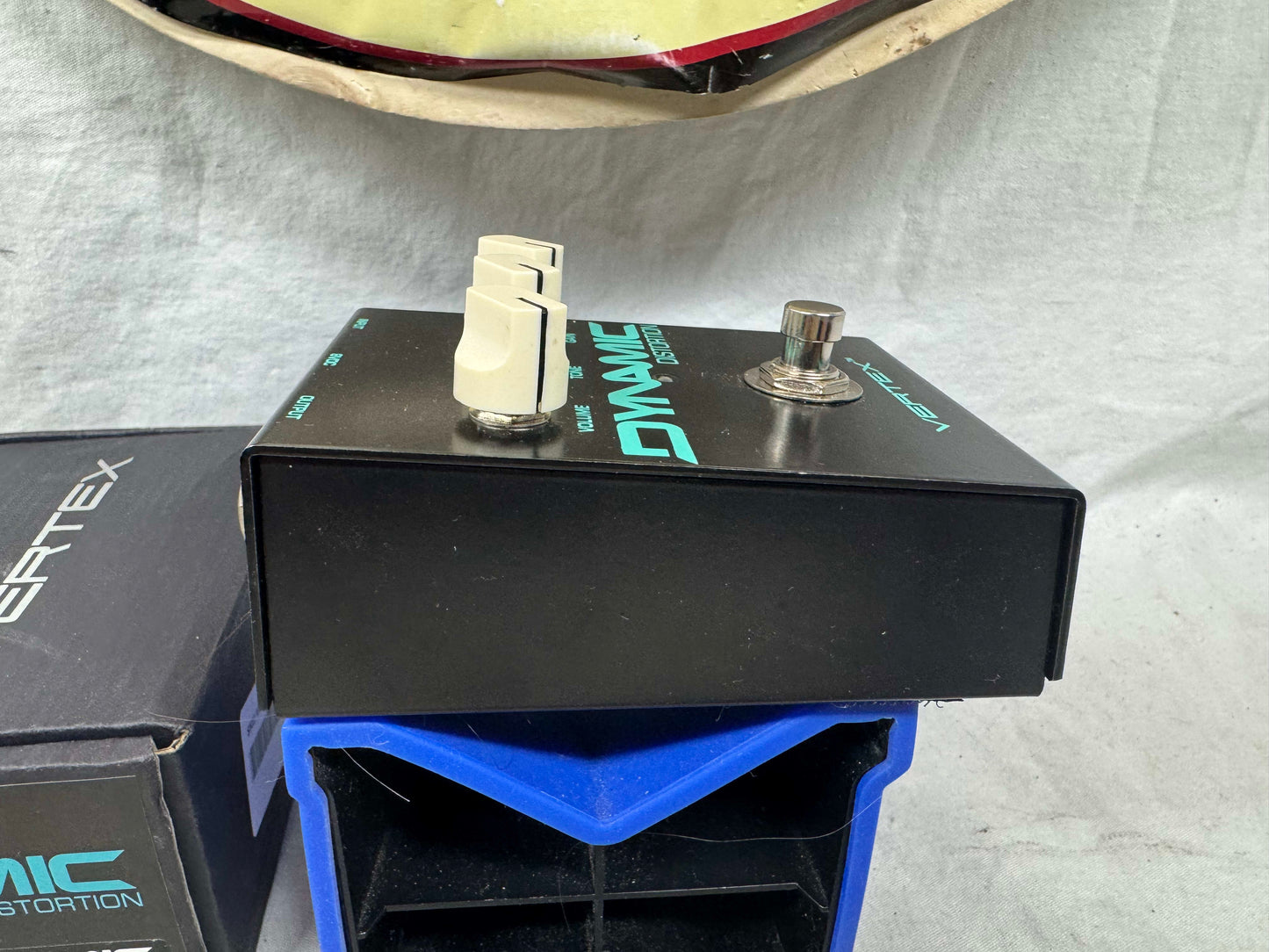 Vertex Effects Dynamic Distortion Pedal with Box