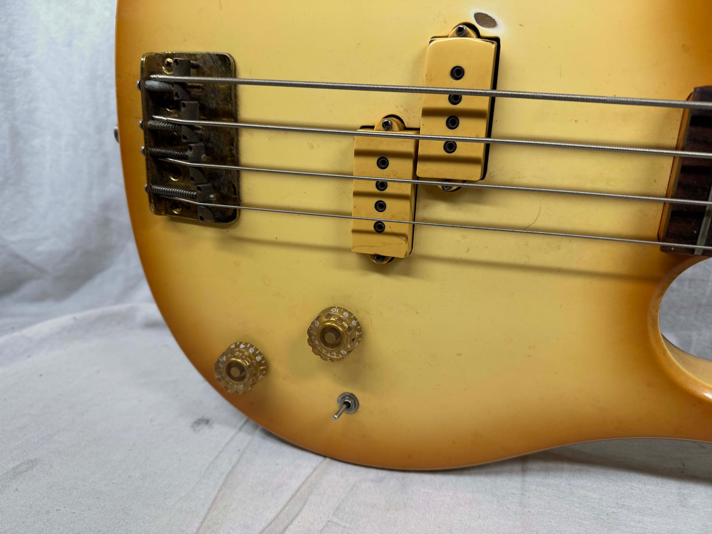 Hondo II Professional Longhorn 4-string Bass with Case Vintage