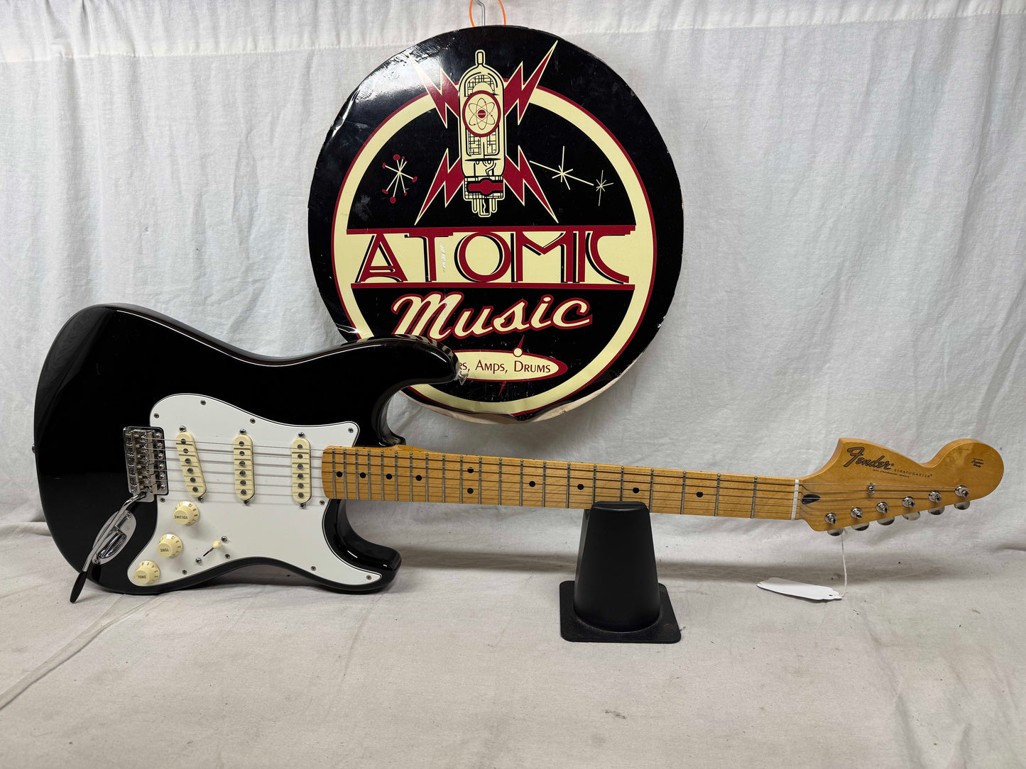 Fender Jimi Hendrix Stratocaster Guitar 2015 - Black / Maple neck