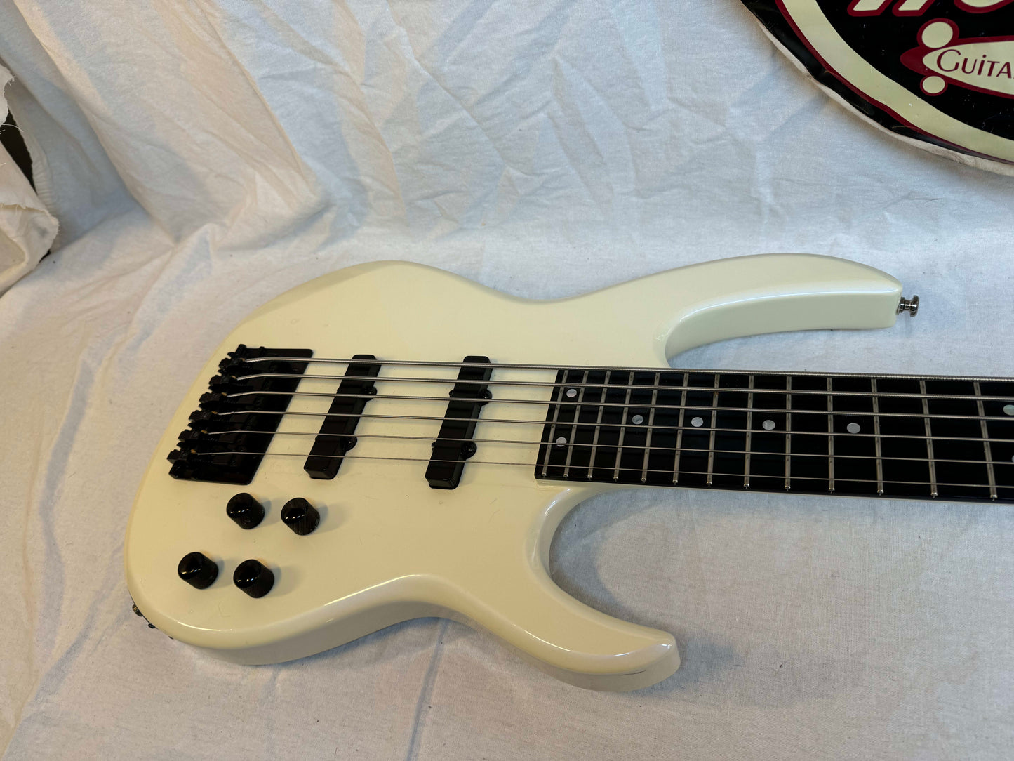 Carvin LB76 LB-76 6-string Bass with Case - s/n 43381 - Pearloid White