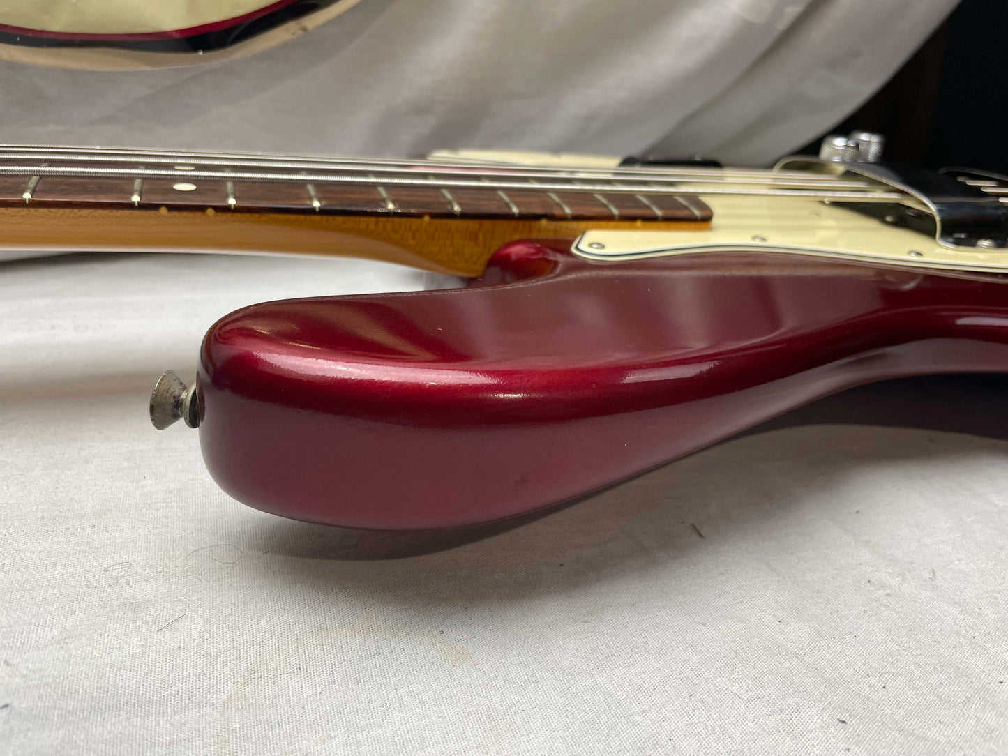 Fender American Jazz Bass '62 Reissue 4-string J-bass with Case 1989 - s/n V042407 with 1982 or 1988 Harness - Candy Apple Red / Rosewood fingerboard