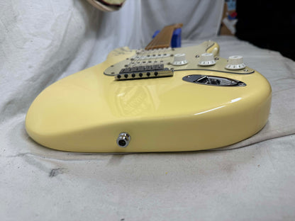 Fender Yngwie Malmsteen Signature Stratocaster Guitar with Case - signed! 1992 - Vintage White / Maple neck