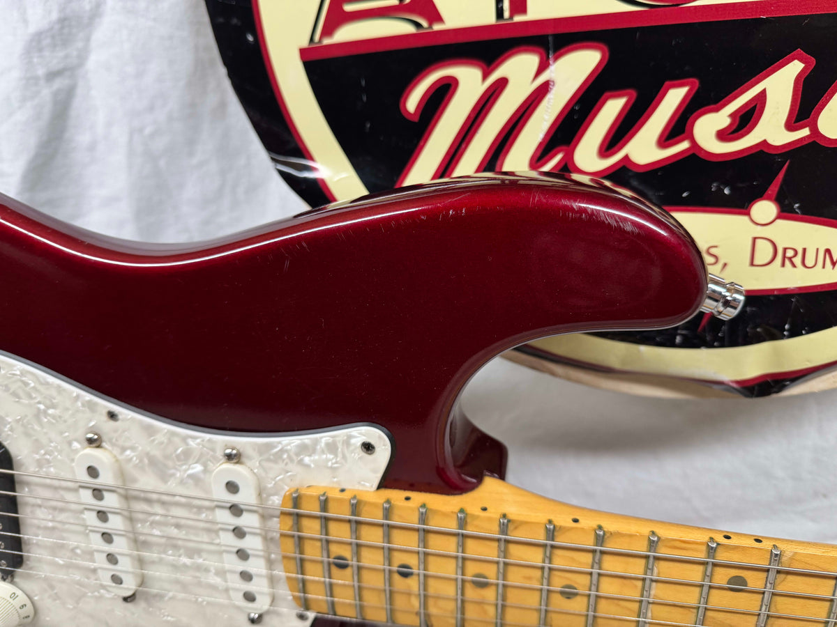 Fender American Standard Stratocaster Guitar 1995 - Candy Apple Red / Maple neck