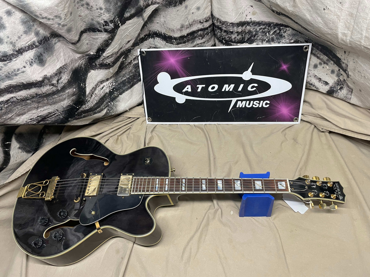 Samick HFRG-302 Archtop Hollowbody Jazzbox Guitar