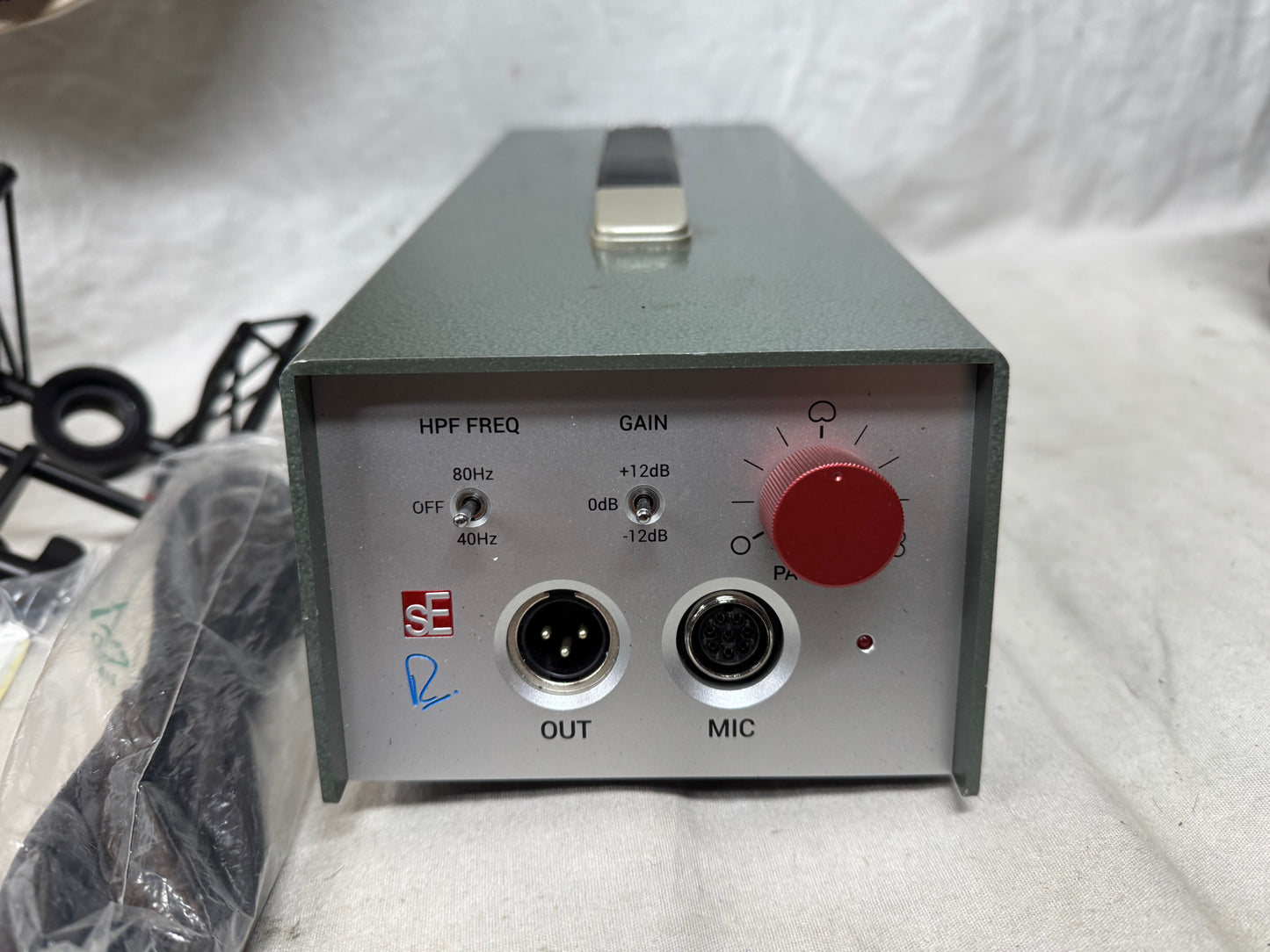 sE Electronics SNT Condenser Microphone with Power Supply + Mount + Case