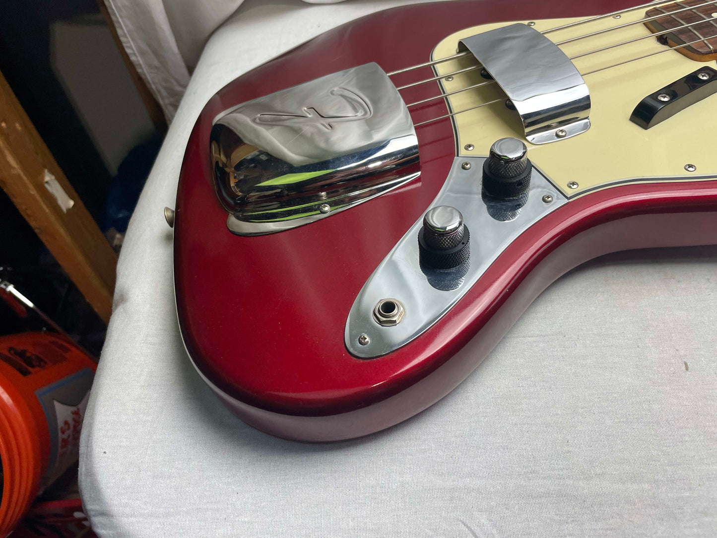 Fender American Jazz Bass '62 Reissue 4-string J-bass with Case 1989 - s/n V042407 with 1982 or 1988 Harness - Candy Apple Red / Rosewood fingerboard