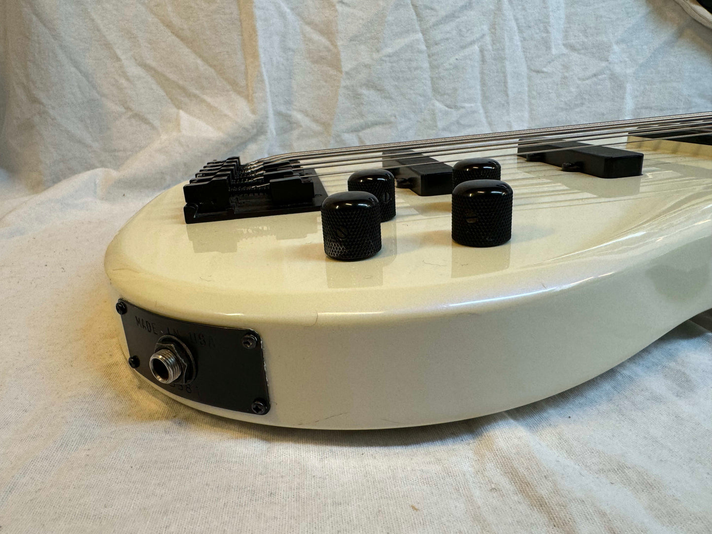 Carvin LB76 LB-76 6-string Bass with Case - s/n 43381 - Pearloid White