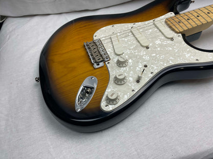 Fender Buddy Guy Stratocaster Guitar with Case 1999 - 2-Color Sunburst / Maple fingerboard
