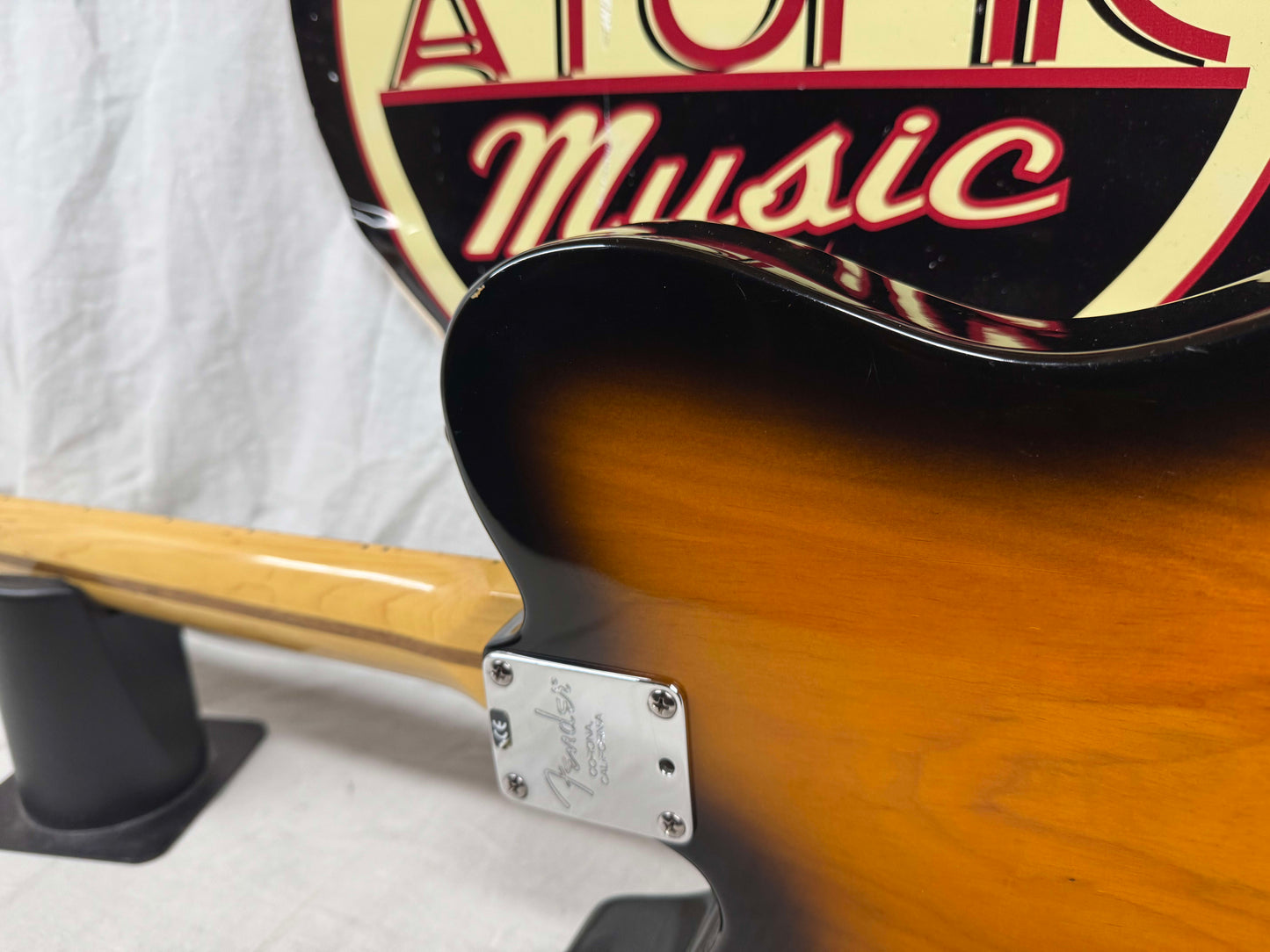 Fender American Telecaster Guitar 2001 - 2-Color Sunburst / Maple neck
