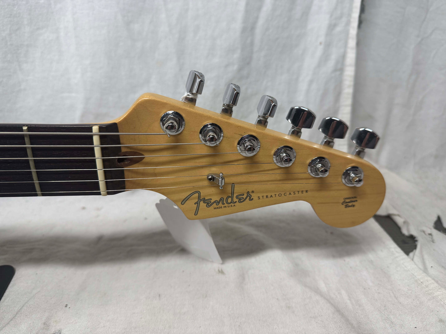Fender American Stratocaster Guitar with Case 2000 - 3-Color Sunburst / Rosewood fingerboard