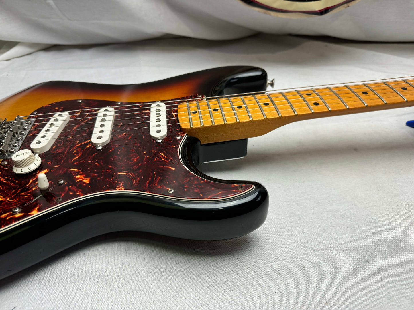 Fender Deluxe Roadhouse Stratocaster Guitar 2008 - Brown Sunburst / Maple neck