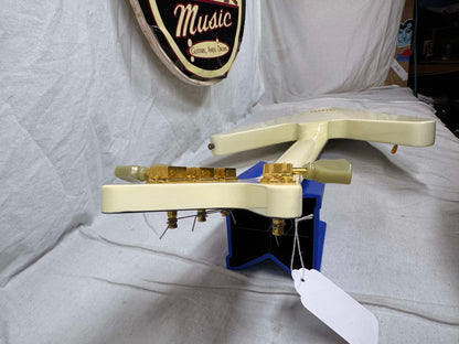 Gibson DSRVCWGH1 Limited Edition Reverse Flying V Guitar with Case 2007 - Alpine White