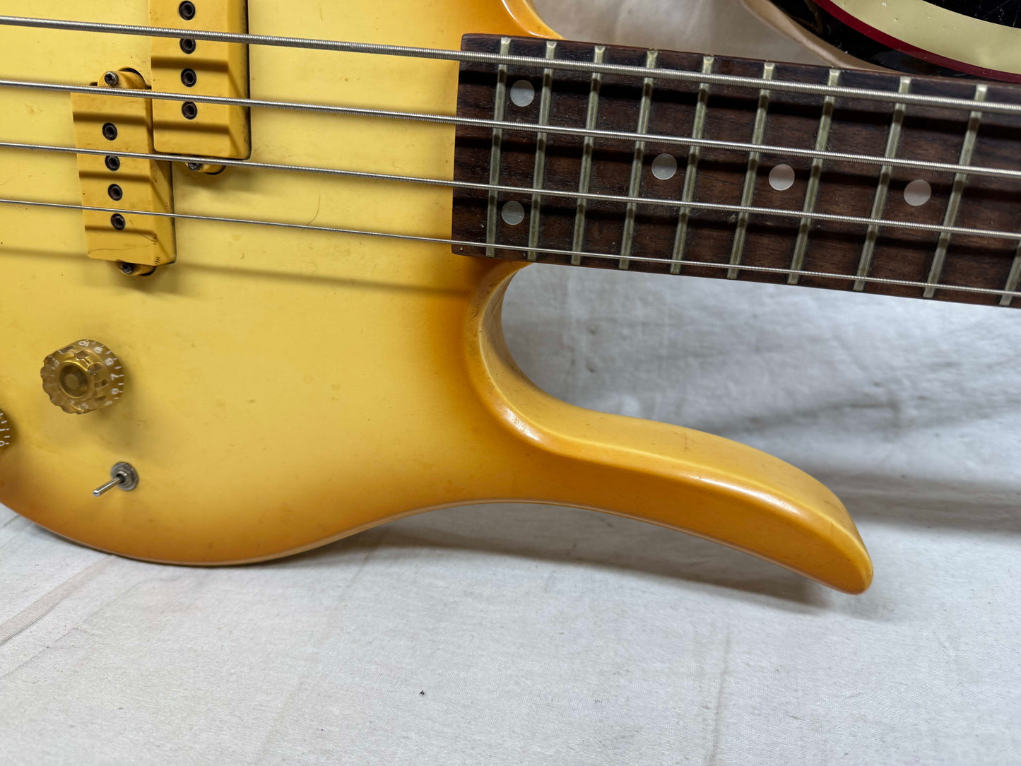 Hondo II Professional Longhorn 4-string Bass with Case Vintage
