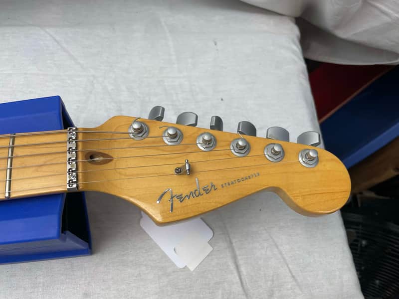Fender PARTS Stratocaster - 1999 American Deluxe neck on 1983 Dan Smith-era Standard Strat body with Case - Image 10
