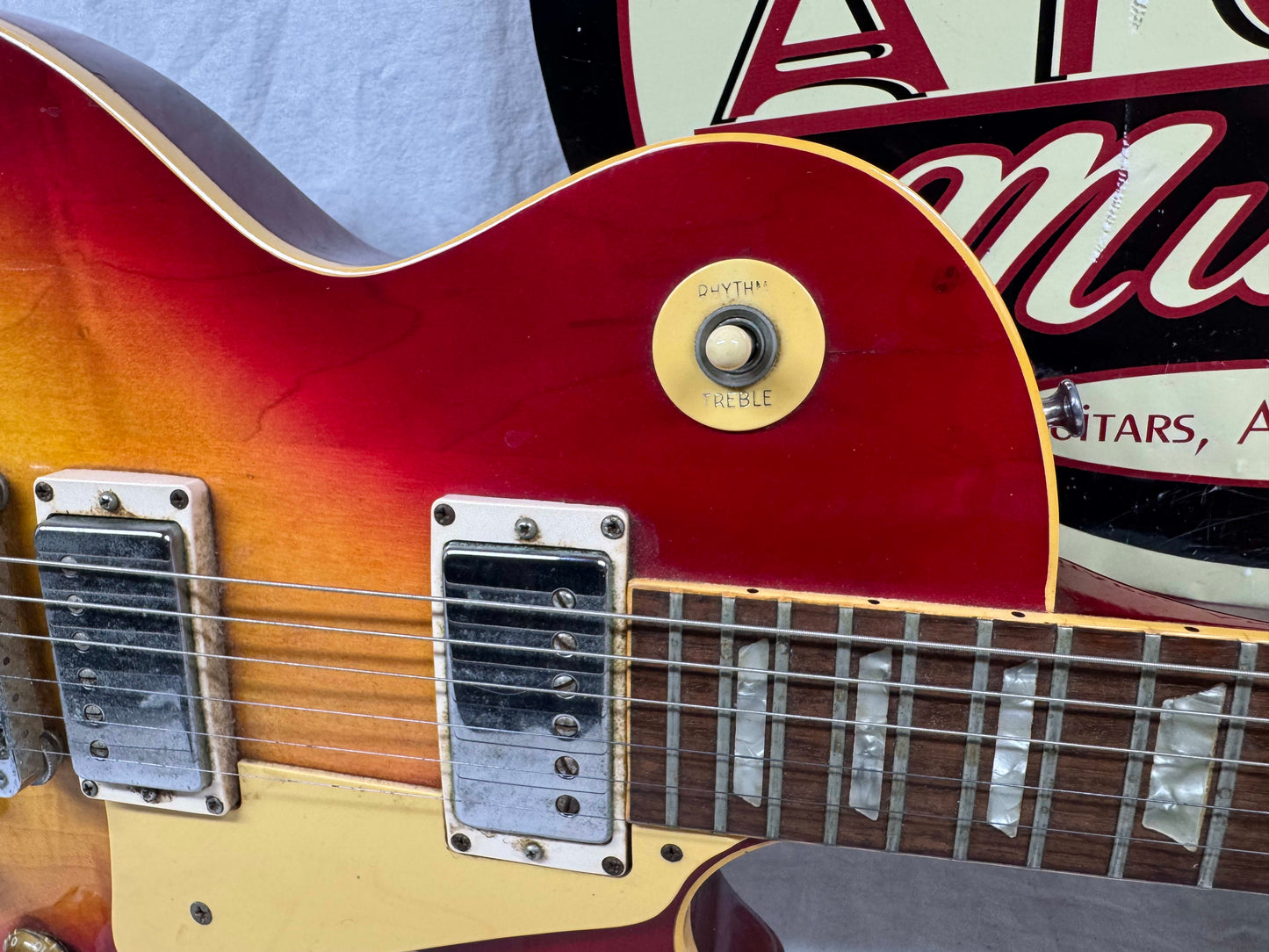 Gibson Les Paul Standard Guitar with Case 1979 - Cherryburst