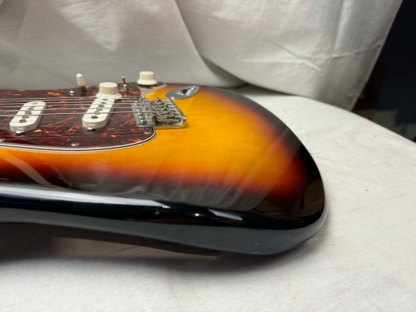 Fender Deluxe Roadhouse Stratocaster Guitar 2008 - Brown Sunburst / Maple neck