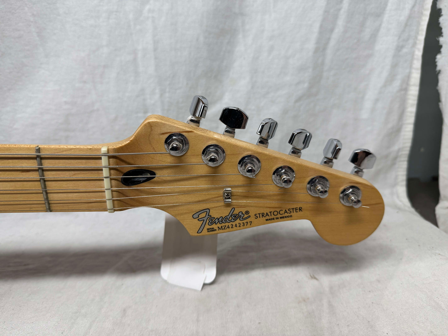 Fender Stratocaster HSS Guitar - Upgraded Electronics / Pickups - MIM Mexico 2004 - 3-Color Sunburst / Maple neck