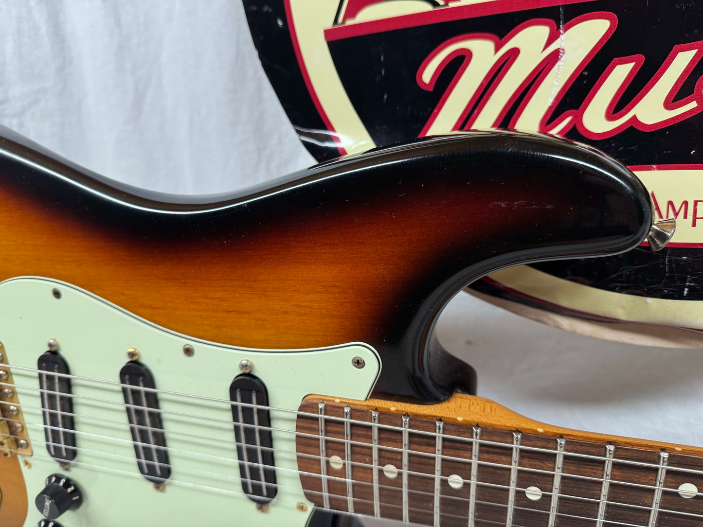 Fender USA SRV Stevie Ray Vaughan Signature Stratocaster Guitar with DiMarzio Hot Rails pickups + Case 1994 - 3-Color Sunburst / Pau Ferro fingerboard