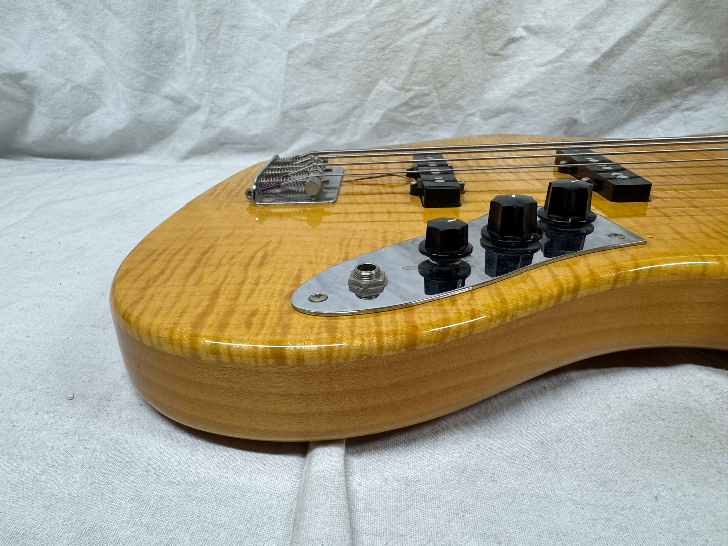 Fender Jazz Bass 4-string J-Bass - photo - Foto Flame - MIJ Made In Japan 1994 - 1995