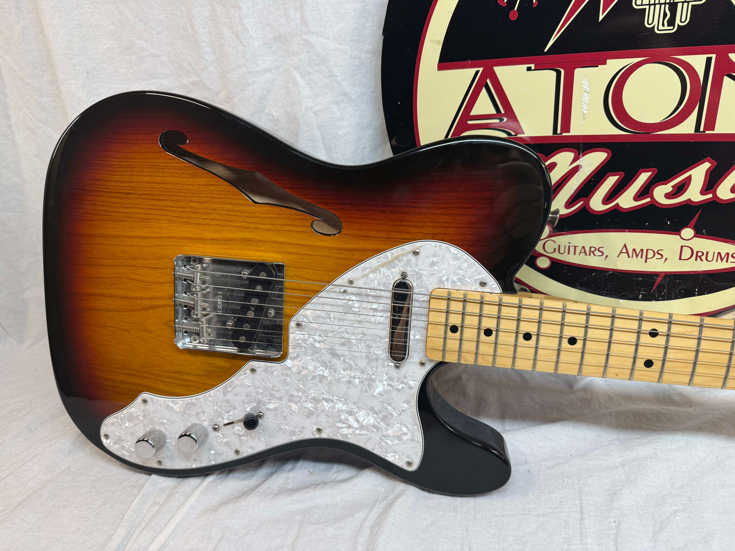 Fender Classic Series '69 Telecaster Thinline Guitar with Case 2009 - 3-Color Sunburst / Maple neck