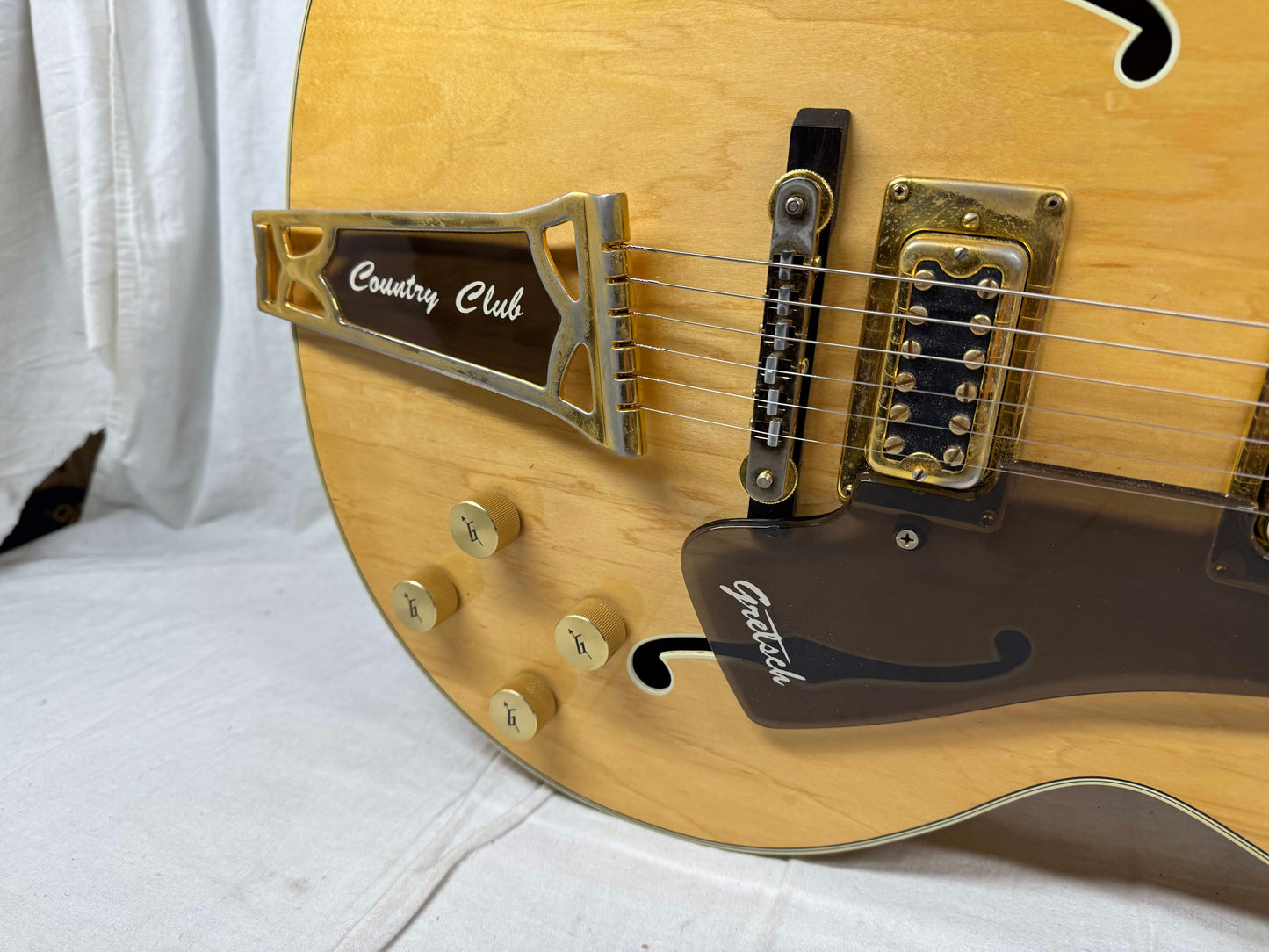 Gretsch Country Club Model 7576 Singlecut Hollowbody Guitar with Case 1979