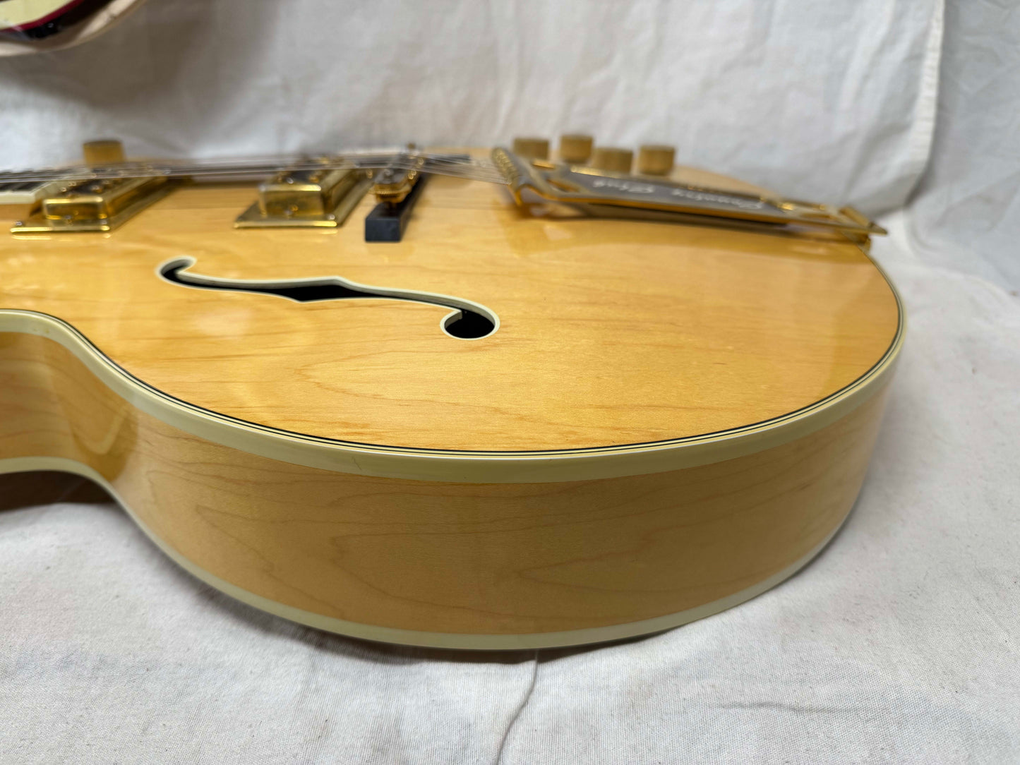 Gretsch Country Club Model 7576 Singlecut Hollowbody Guitar with Case 1979