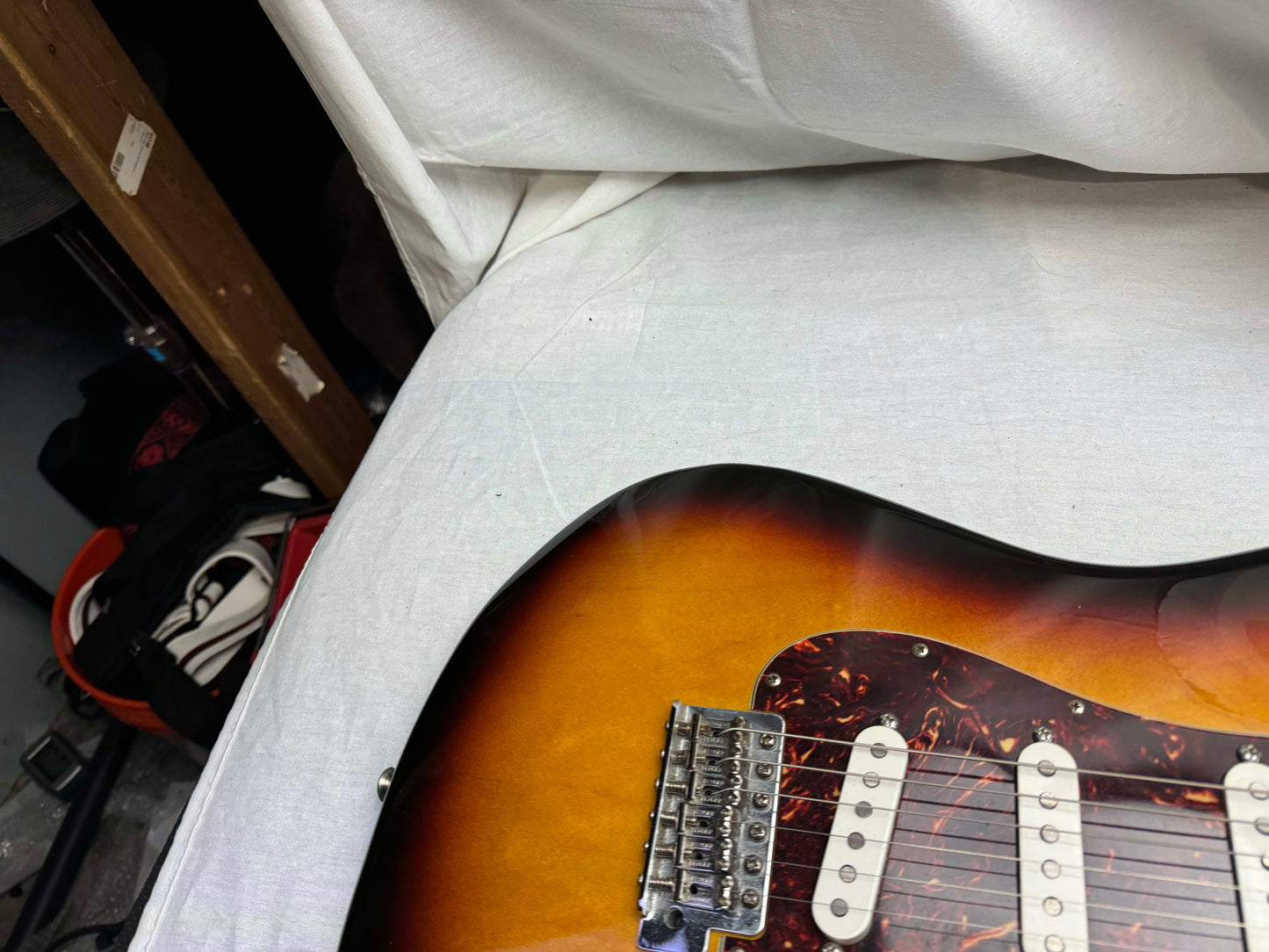 Fender Deluxe Roadhouse Stratocaster Guitar 2008 - Brown Sunburst / Maple neck