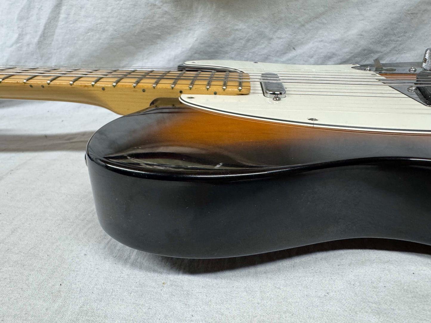 Fender American Telecaster Guitar 2001 - 2-Color Sunburst / Maple neck